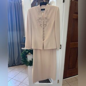 Elegant Donna Morgan Dress